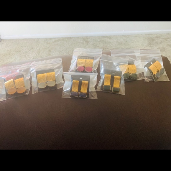 Stud style earrings - Picture 2 of 7